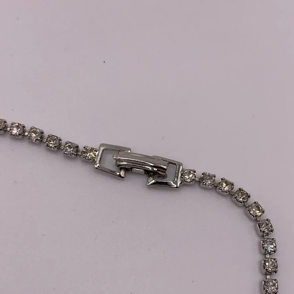 #207 Vintage silver tone blue and white rhinestone necklace - Picture 6 of 7